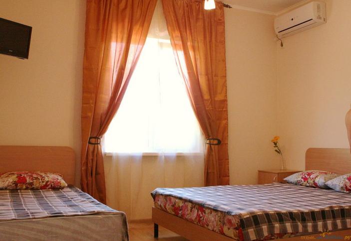 Трехместный полулюкс. Гостевой дом Мариетта, г. Геленджик, с. Кабардинка