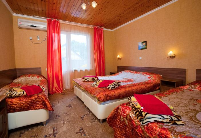 Четырехместный стандарт. Гостиница Золотой берег, г. Геленджик, п. Архипо-Осиповка