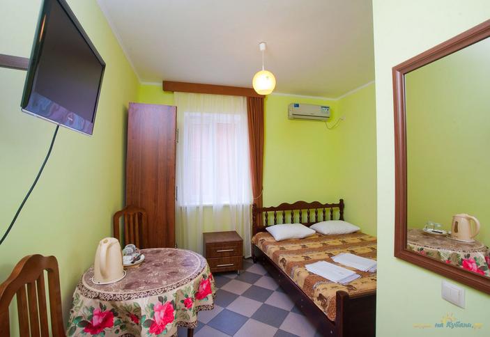 Двухместный люкс, 2 этаж. Гостиничный дом Домик у реки, г. Геленджик, п. Архипо-Осиповка