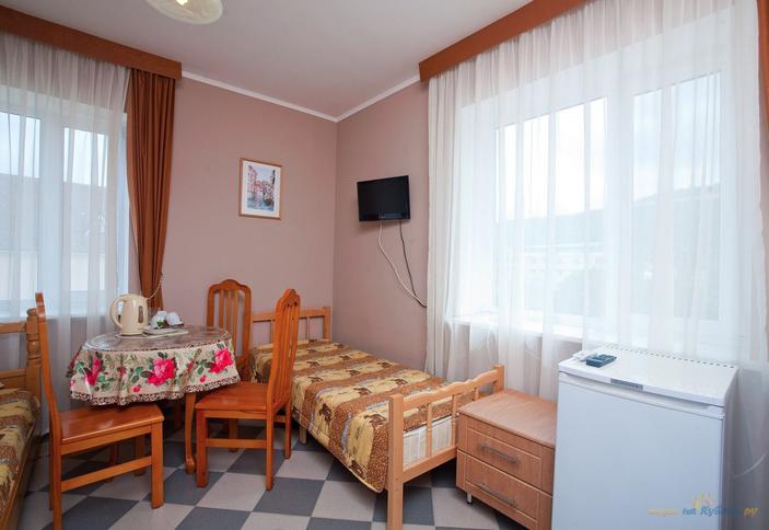 Трехместный люкс, 2 этаж. Гостиничный дом Домик у реки, г. Геленджик, п. Архипо-Осиповка