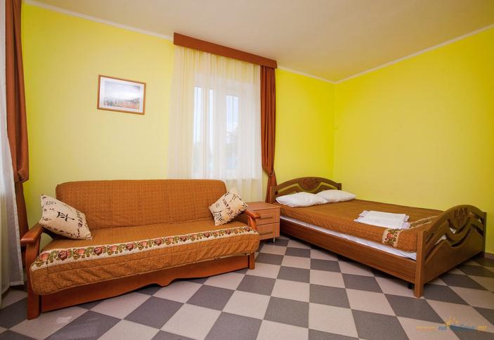 Четырехместный люкс, 2 этаж. Гостиничный дом Домик у реки, г. Геленджик, п. Архипо-Осиповка