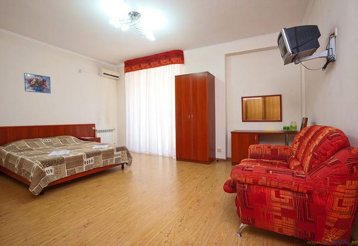 Трехместный стандарт. Гостевой дом Villa Gold (Вилла Голд), г. Сочи, Адлер