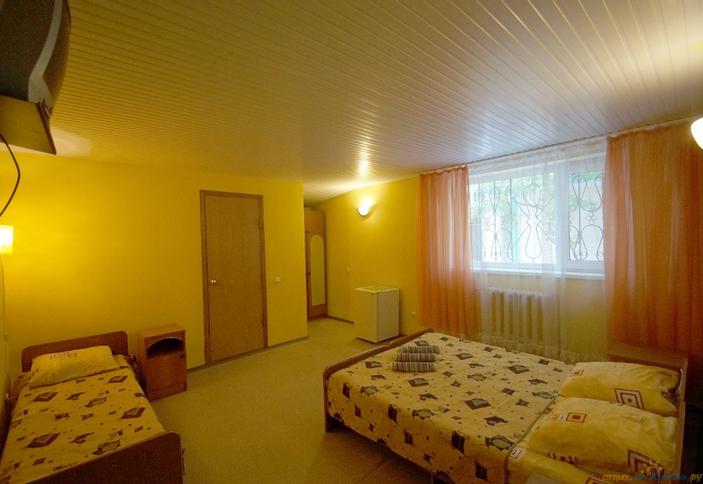 Трехместный семейный номер. Частная гостиница Голубая Бухта, г. Геленджик, мкр. Голубая бухта