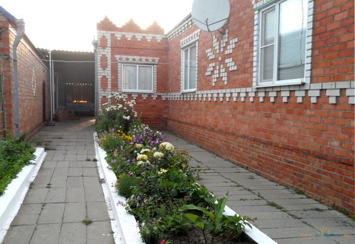 Дом. Гостиный двор Раздолье, Ейский р-он, ст. Должанская