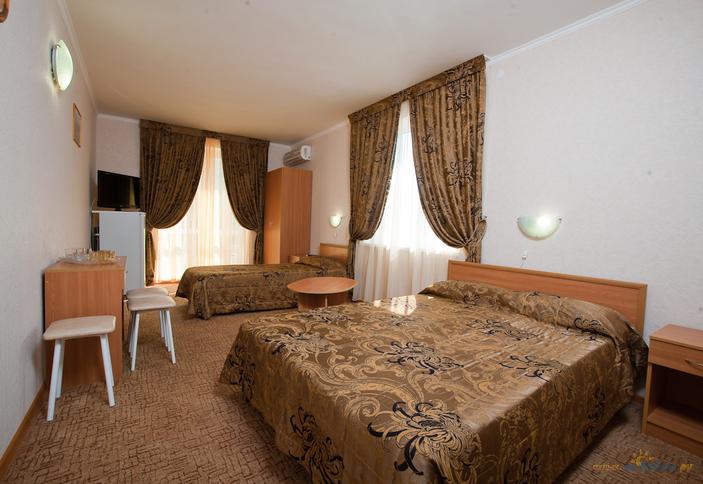 Трехместный номер. Гостиница Кассиопея, г. Геленджик, п. Архипо-Осиповка