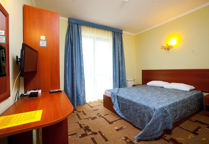 Двухместный номер с удобствами и балконом. Отель Янтарь, г. Геленджик, п. Архипо-Осиповка