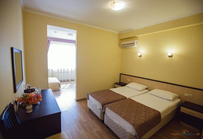 Двухкомнатный без балкона номер. Отель Наири, г. Сочи