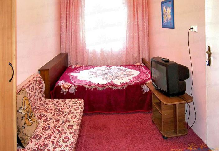 Трехместный эконом. Гостевой дом Тенистый дворик, г. Анапа