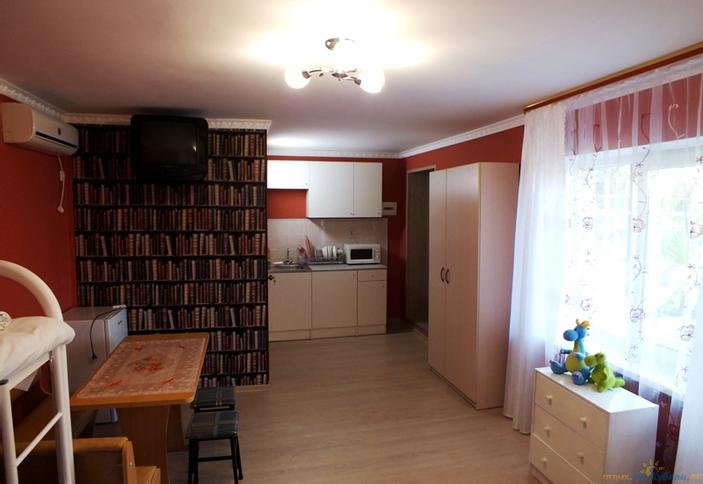 Однокомнатная студия. Гостевой комплекс Алмаз, г. Ейск