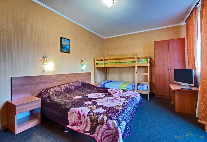 Четырехместный номер с балконом. Гостевой дом Фантазия, Туапсинский район, п. Агой