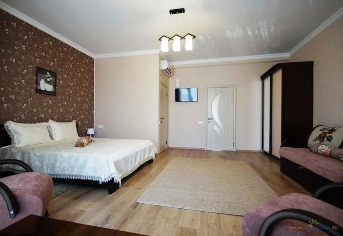 Двухкомнатный люкс с балконом. Гостевой дом Цветочный рай, г. Геленджик