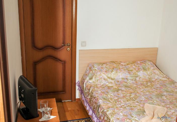 Двухместный стандарт с двуспальной кроватью. Отель Уральский теремок, г. Краснодар