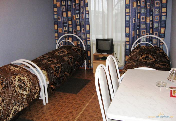 Двухместный с удобствами на 2 номера, 2 категория. Пансионат Приазовье, г. Ейск