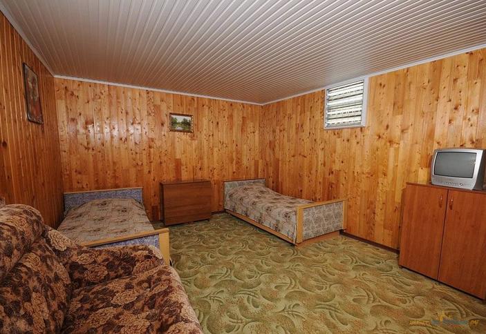 Бюджетный. Гостевой дом Лазурный, Темрюкский р-н, ст. Голубицкая