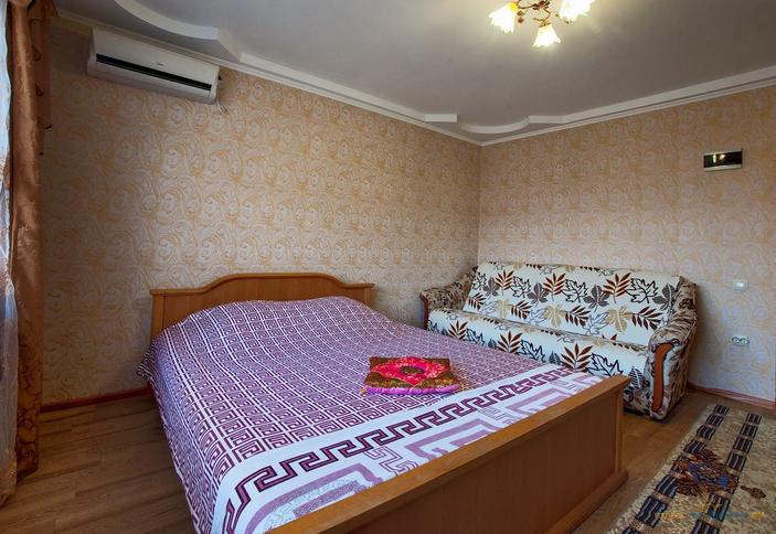 Стандарт с балконом. Гостиница Адмирал, г. Сочи, Лазаревский район, п. Лазаревское