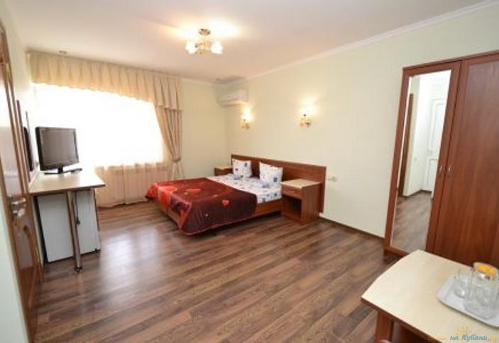 Апартаменты двухкомнатные с кухней. Гостевой дом Легенда, г. Анапа