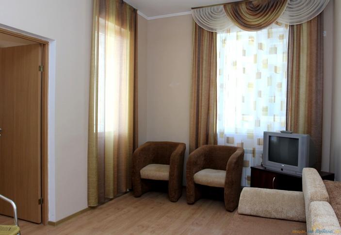 Двухкомнатный люкс. Отель Капитан, г. Анапа