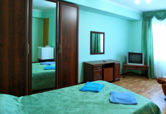 Четырехместный номер с балконом. Гостиница Исидор, г. Анапа, п. Витязево