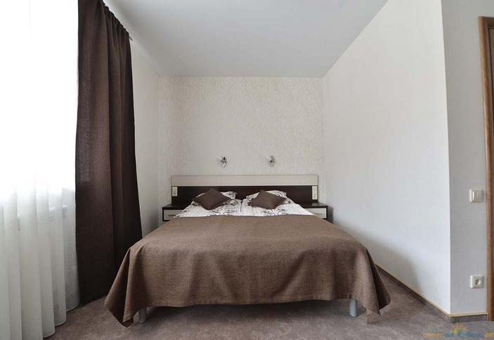 Стандарт с балконом. Отель Белая река, п. Гузерипль