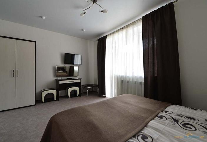 Стандарт с балконом. Отель Белая река, п. Гузерипль