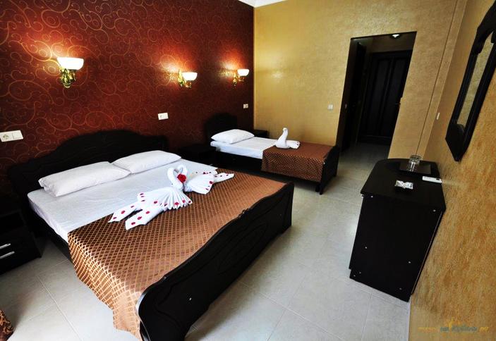 Люкс трехместный без балкона. Гостевой дом Дольче Вита, г. Анапа, п. Витязево