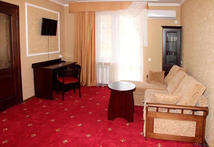 Двухкомнатный люкс. Отель Премьер, ст. Голубицкая