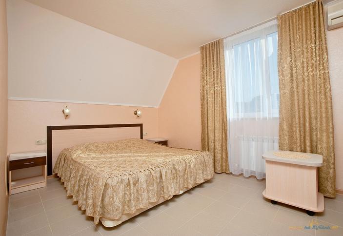 Люкс с мини-кухней. Отель Уют, г. Адлер