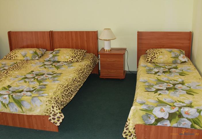 Трехместный с балконом. Гостевой дом Семейный, г. Геленджик, мкр. Голубая бухта