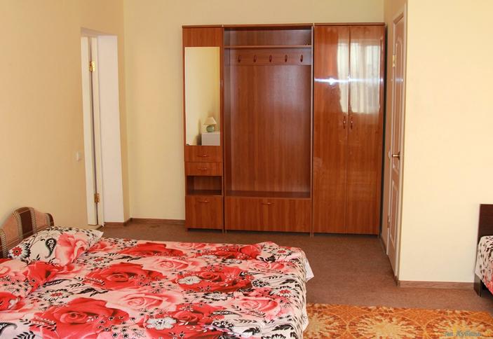 Пятиместный с балконом. Гостевой дом Семейный, г. Геленджик, мкр. Голубая бухта