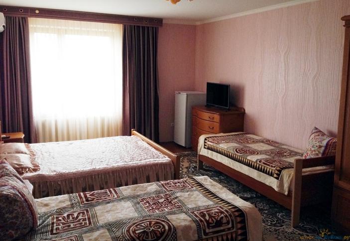 Четырехместный полулюкс. Гостевой дом На Веселой, пос. Сенной