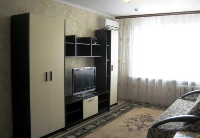 Двухкомнатная квартира по ул. Октябрьская, г. Ейск