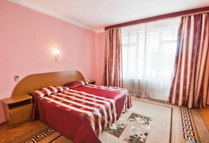 Двухкомнатный номер. Пансионат Светлана, п. Ольгинка