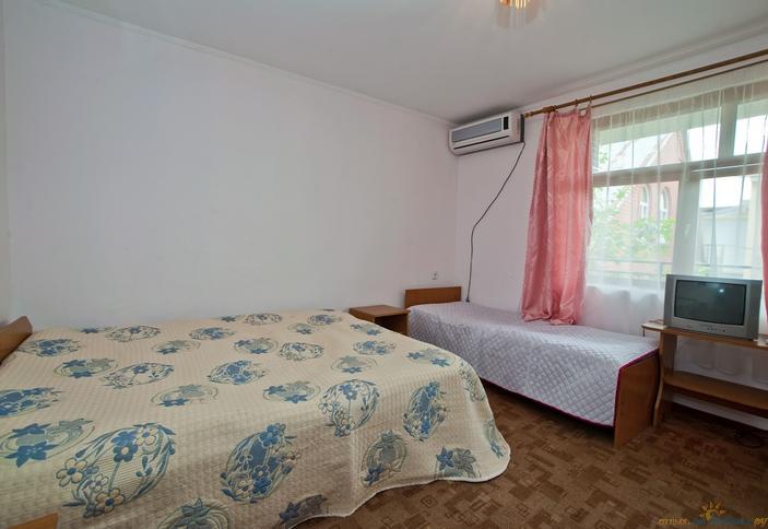 Трехместный номер. Мини-отель Каприз, п. Вардане