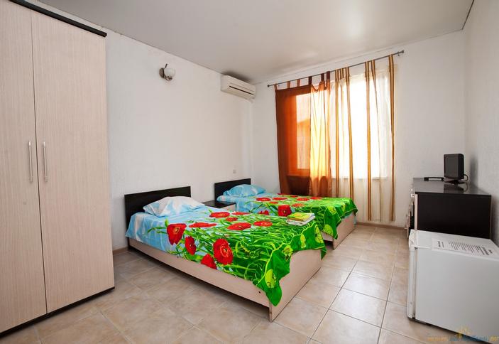 Двухместный люкс с видом на горы, категория №2. Двухместный номер. Эллинг Дольче Вита, п. Лоо