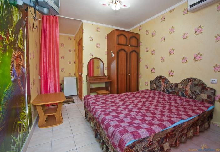 Трехместный номер с балконом. Гостевой дом Лика-Ника, г. Сочи, Лазаревский район, п. Лоо