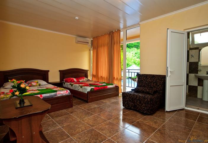 Четырехместный люкс. Гостевой дом Луиза, г. Сочи, Лазаревский район, п. Лоо