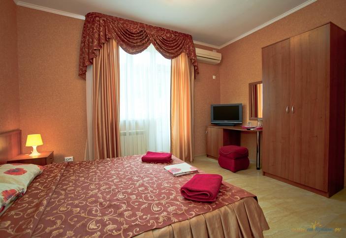 Двухместный номер с видом на двор. Гостиница Александрия, г. Сочи, п. Лазаревское