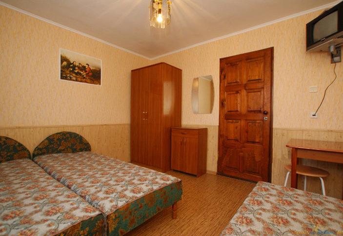 Трехместный эконом №1. Гостевой дом Киви, г. Сочи, п. Лазаревское