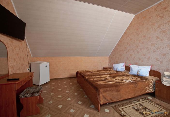 Трехместный номер, корпус 1. Гостиница Марта, Адлерский район