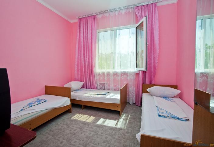 Трехместный номер. Гостевой дом Лаура, г. Сочи, п. Якорная Щель