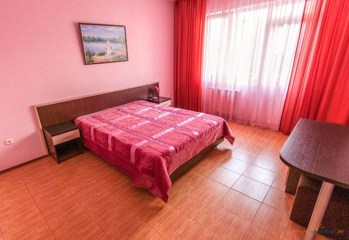 Двухкомнатный улучшенный Люкс. Гостевой дом Дельфин, г. Адлер