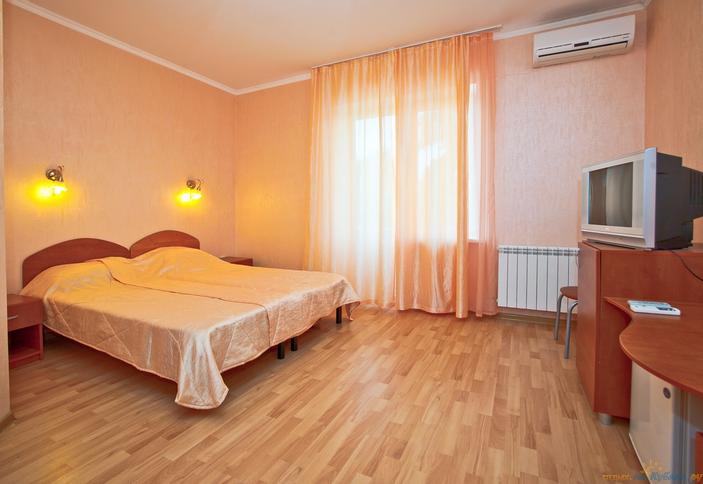 Двухместный номер. Гостевой дом Золотой каштан, г. Геленджик, с. Архипо-Осиповка