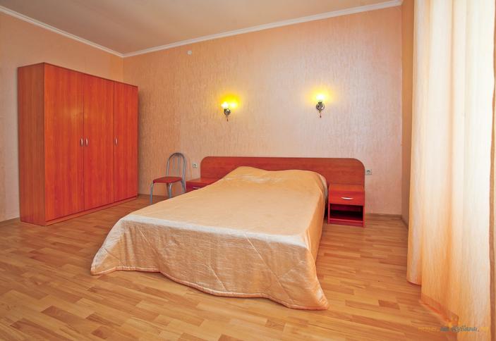 Трехместный номер. Гостевой дом Золотой каштан, г. Геленджик, с. Архипо-Осиповка