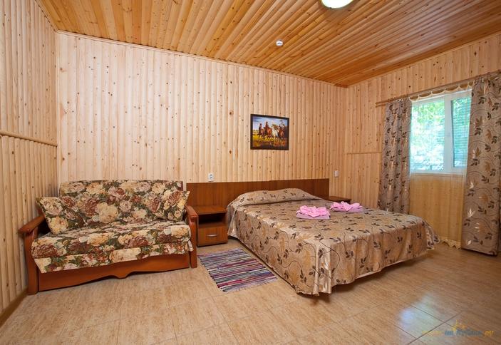 Двухкомнатный номер ПК с балконом. Туристическая база отдыха Нефтяник, Туапсинский район, п. Бухта Инал