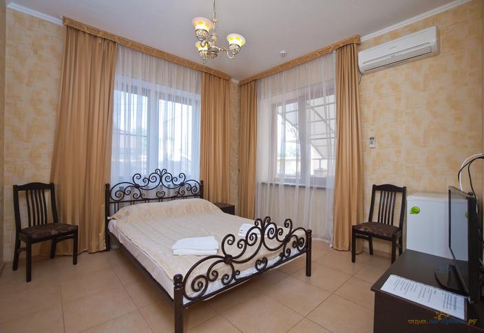 Полулюкс. Гостевой дом Любомир, г. Анапа, п. Витязево