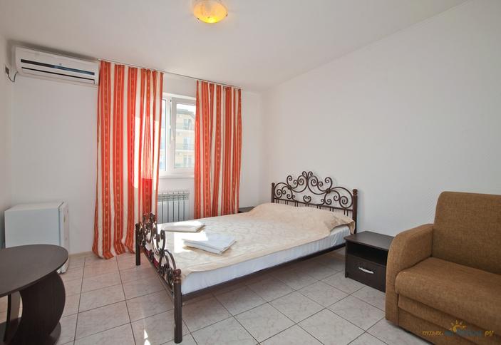 Двухместный номер стандарт с общим балконом. Гостевой дом Любомир, г. Анапа, п. Витязево