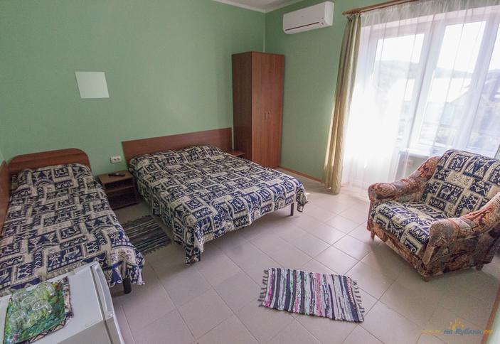 Пятиместный двухкомнатный семейный номер комфорт. Гостевой дом Алена, Туапсинский район, п. Джубга