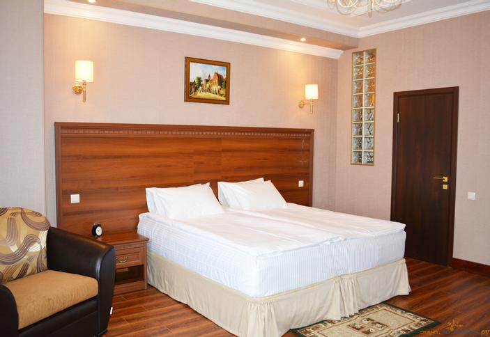 Стандарт плюс. Гостиница Театр, г. Краснодар