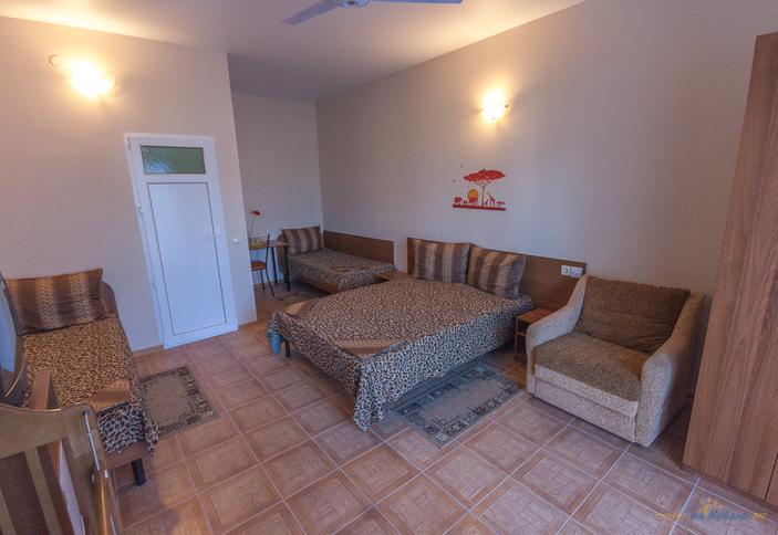 Четырехместный номер с доп.местом. Гостевой дом Алена, п. Джубга