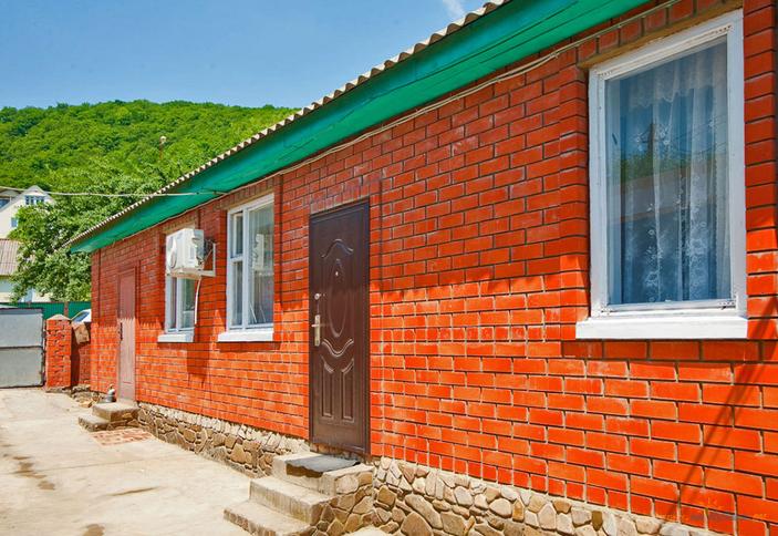 Гостевой дом на Мира, 102; пос. Новомихайловский